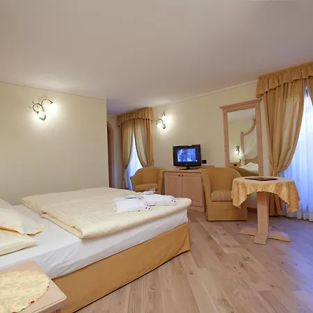 Hotel Ristorante Cassana 호텔 리비뇨